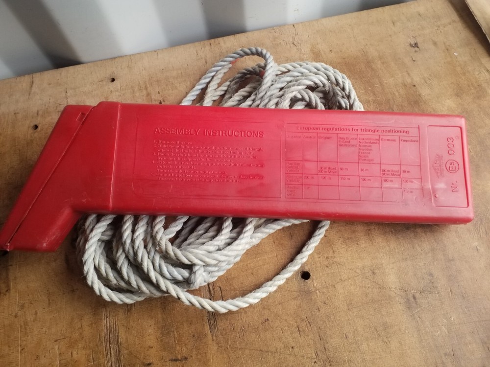 Car Warning Triangle Emergency Breakdown Reflective Foldable Sign Tow Rope