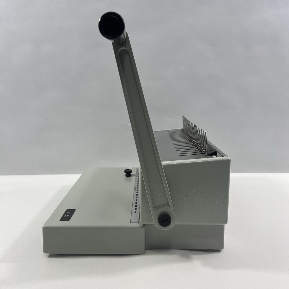 GBC CombBind C150 Heavy Duty Comb Binding Machine Used Condition W/ Spines