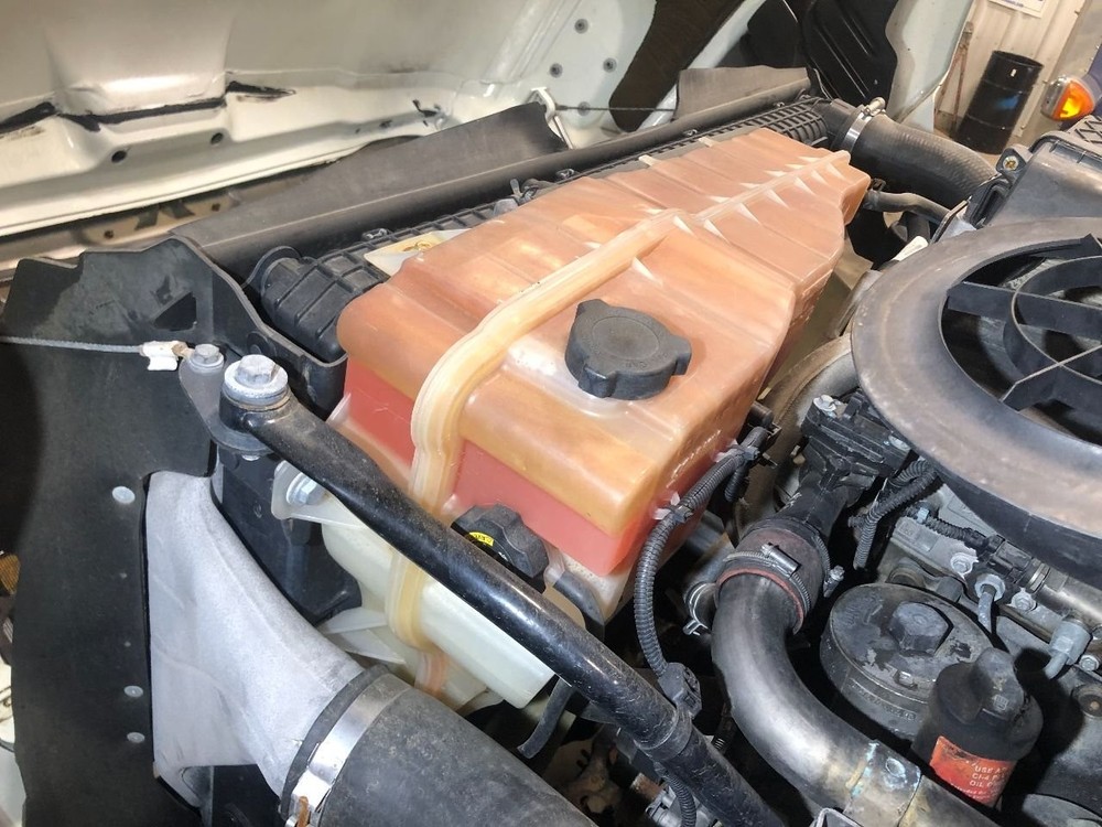 2008-2020 Freightliner CASCADIA Radiator Overflow Bottle - Used