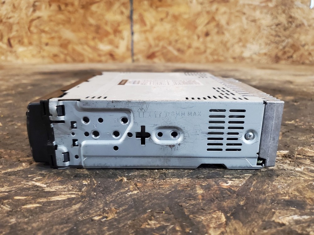 Alpine CDE-121 Radio Head Unit