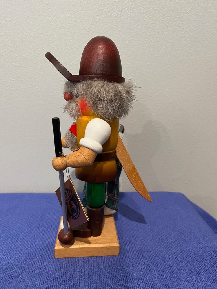 Christian Ulbricht Golfer Nutcracker with tag, 10.5"