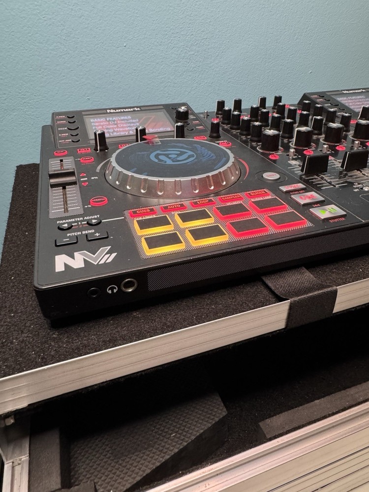 Numark NV II 2 DJ Contoller Mix Deck
