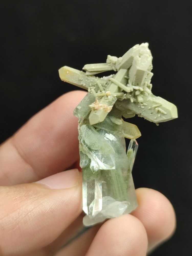 Chlorite Quartz Crystal with Having Beautiful Growth-Pk