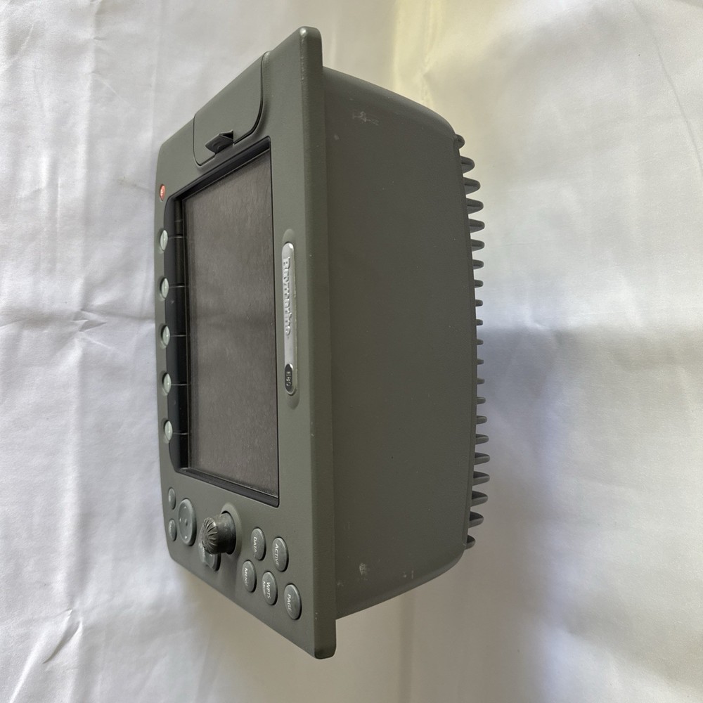 Raymarine E80 E02011 MFD Chartplotter Fishfinder Radar