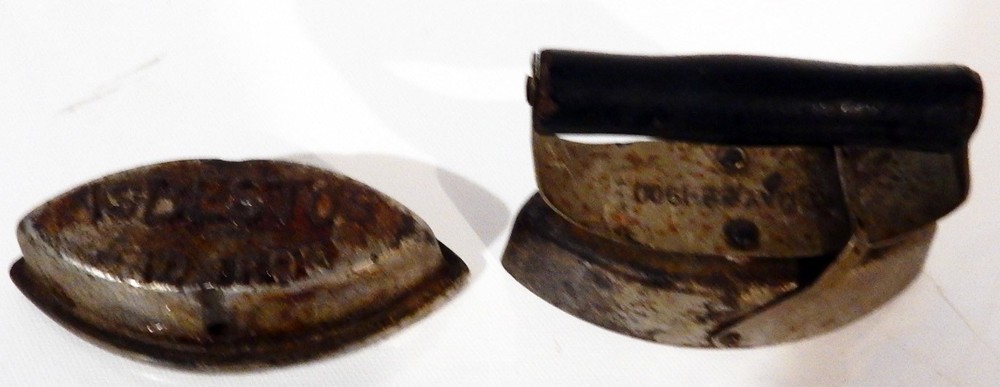 Small 3.5" Antique Sad Iron