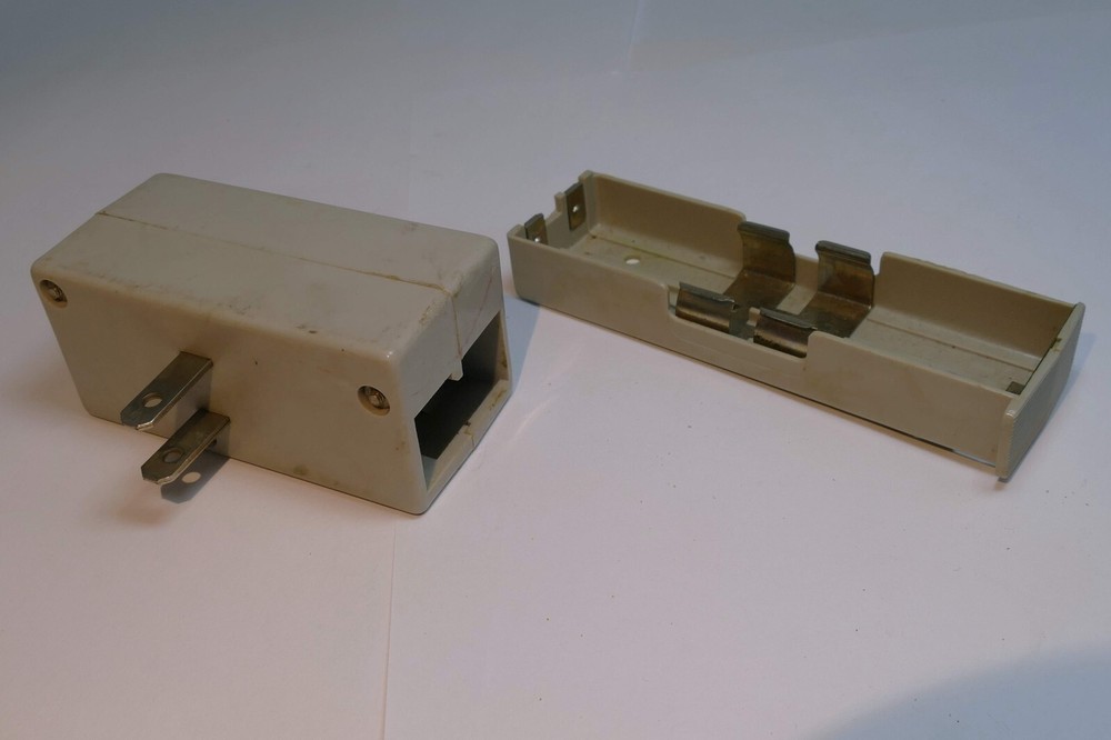AA battery holder  for a vintage flash