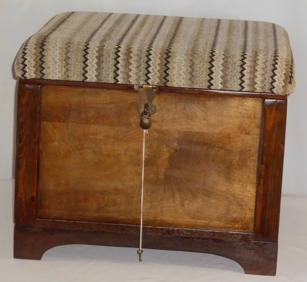 Little Brownie Ottoman/ Storage Box (Primitive)