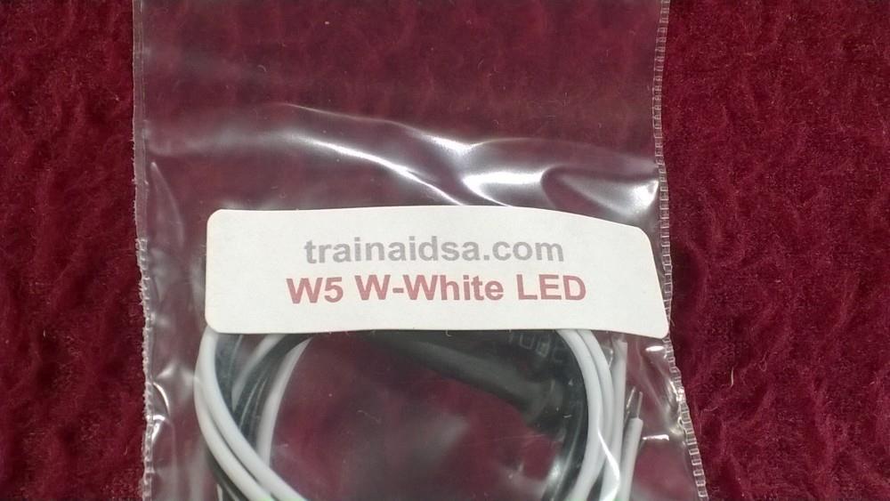#7 W 5mm 12V DC LED LIGHT WIRED PAIR - WARM WHITE