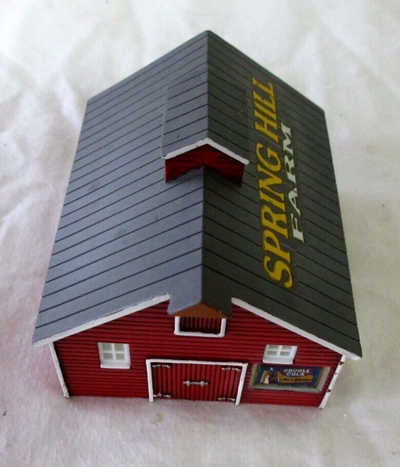 MOLDED RESEN BARN