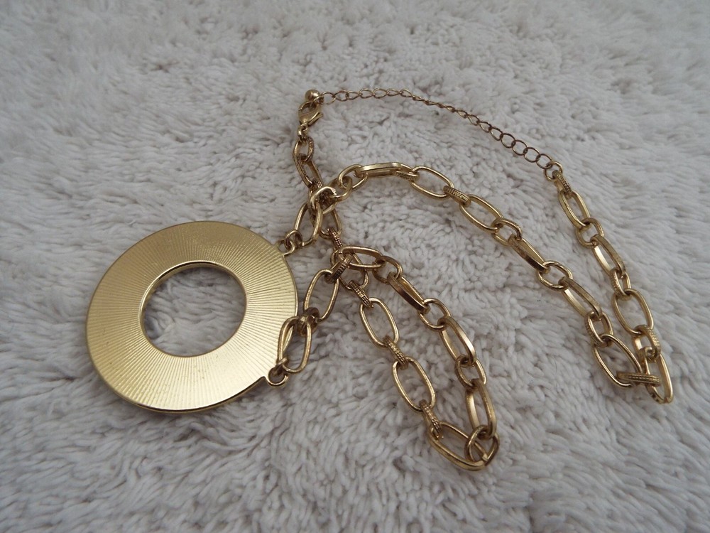 Goldtone Abalone Ring Pendant Necklace (D25)
