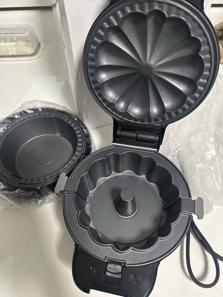 Curtis Stone Pie and Bundt Maker