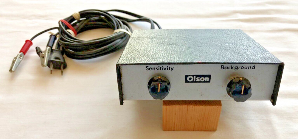 ELECTRONICS - VINTAGE OLSON ADJUSTABLE SENSITIVITY & BACKGROUND CONTROL