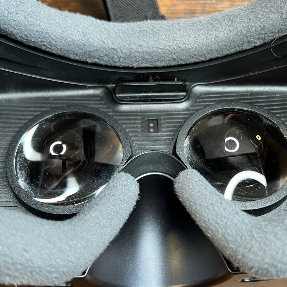Samsung SM-R324 Gear VR By Oculus With Controller Black (Missing Visor) 2018