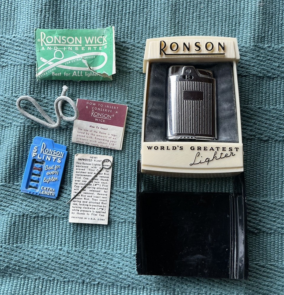 Vintage Ronson Capri Lighter Silver with original display box - extra flint wick