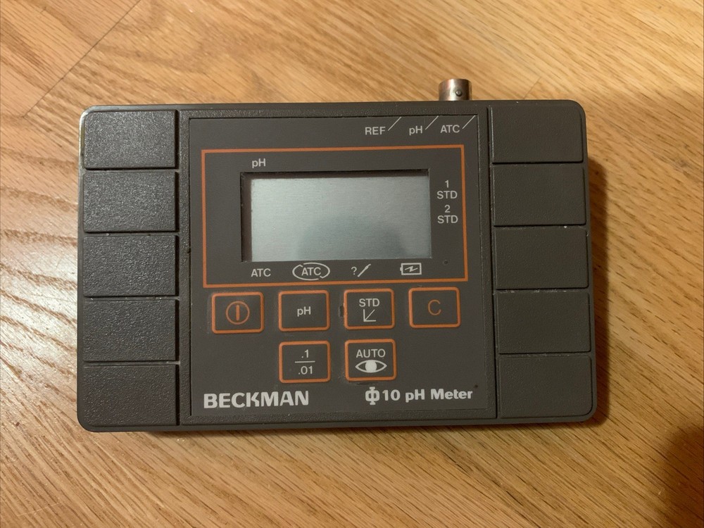 BECKMAN 10 pH Meter