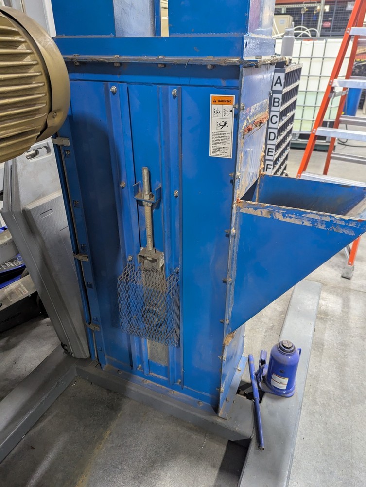 BUCKET ELEVATOR - 24' Universal Industries