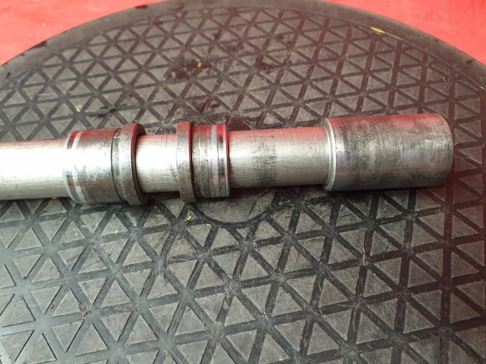 YAMAHA XJR 1300 2009 FRONT SPINDLE