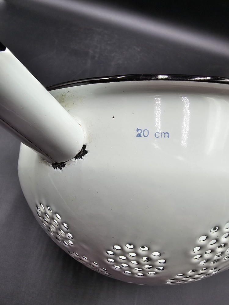 Farmhouse Rustic White Long handled Enamel Ware Colander 20 CM
