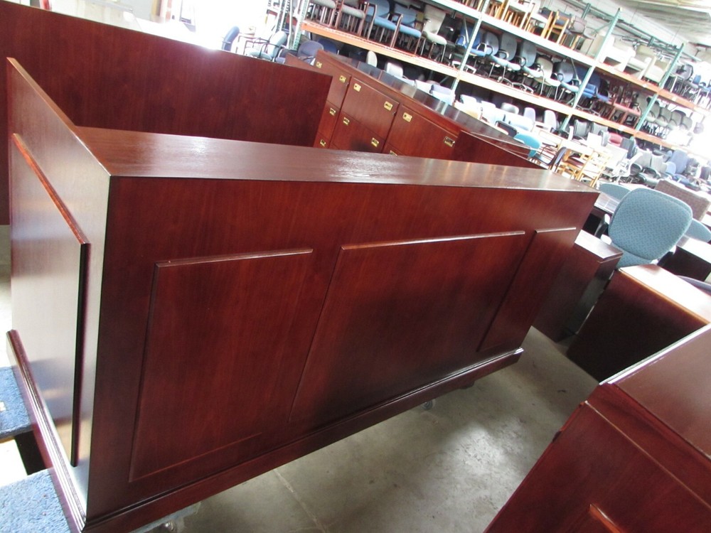 U-Shaped Wood Reception Desk for Lobby