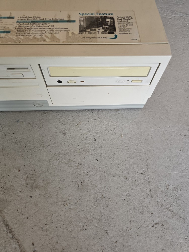 Vintage Packard Bell Legend 204CD Computer *powers On, Read*