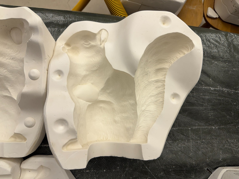VINTAGE SCIOTO CERAMIC MOLD #S-2073 A & B SITTING SQUIRREL