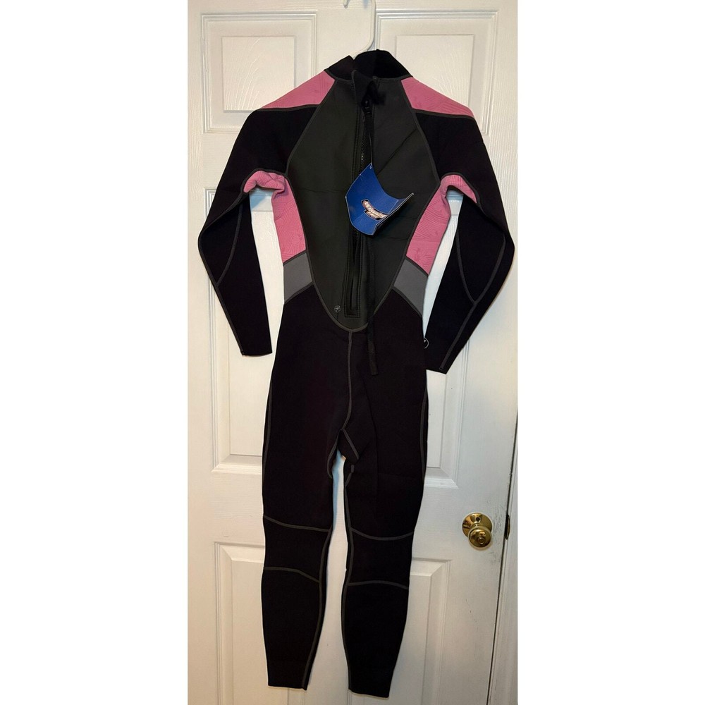 Winning Edge wetsuit. NWT. Size medium