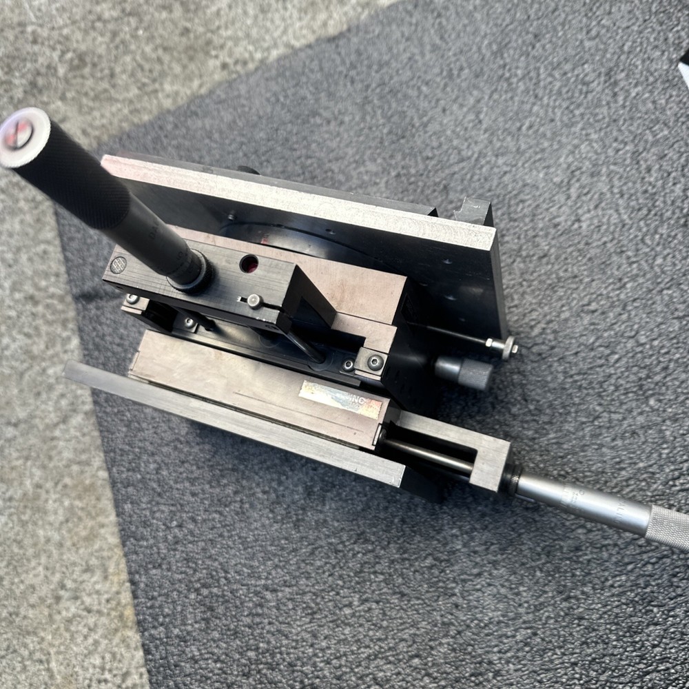 Daedal XY and Top Rotation Micropositioner