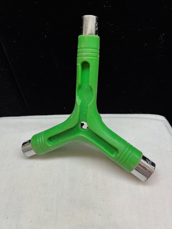 Pig Wheels Tri-Socket Skate Tool, Skateboard, Green