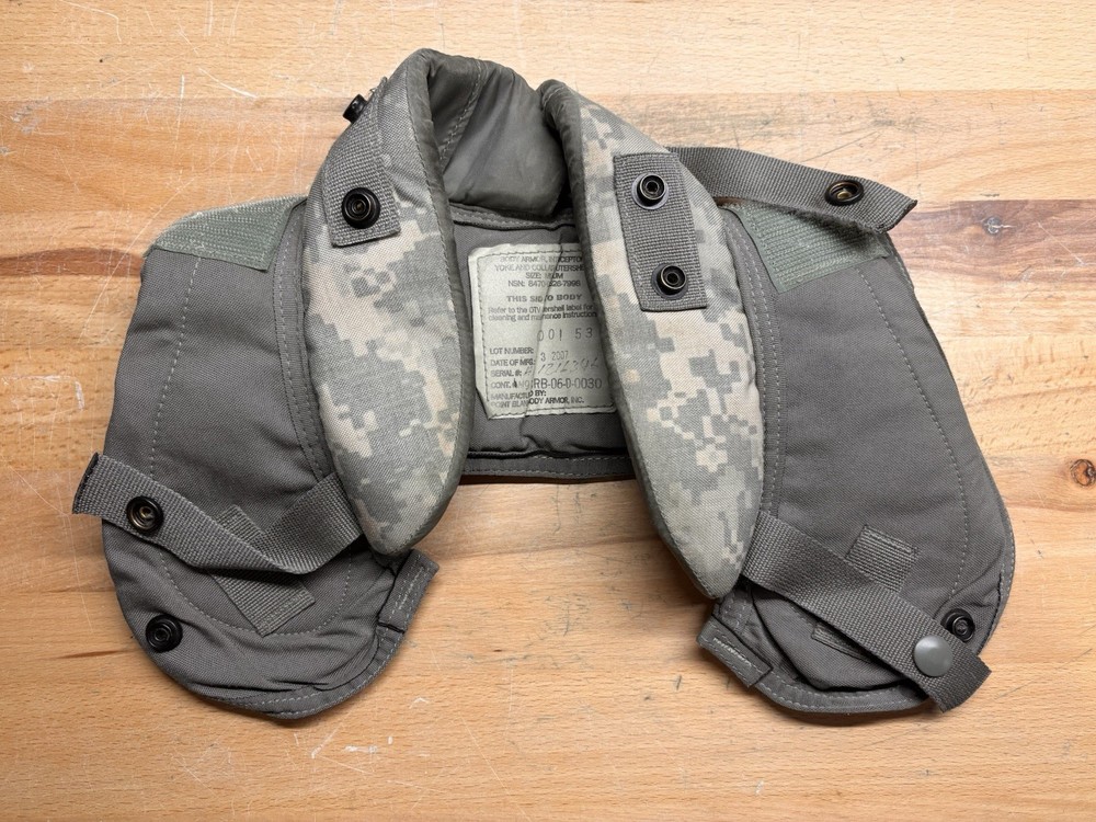 GENUINE USGI ACU DIGITTAL YOKE AND COLLAR PROTECTOR W/ INSERTS  SIZE MEDIUM