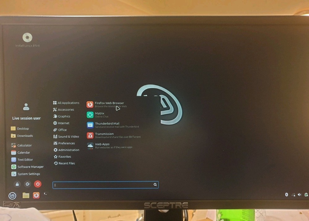 Linux Mint Cinnamon V22.3, 64-bit, Bootable Live and Install DVD