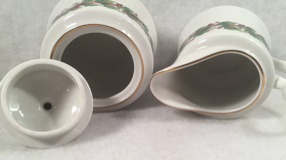Sango CHRISTMAS HOLLY Cream & Covered Sugar Set
