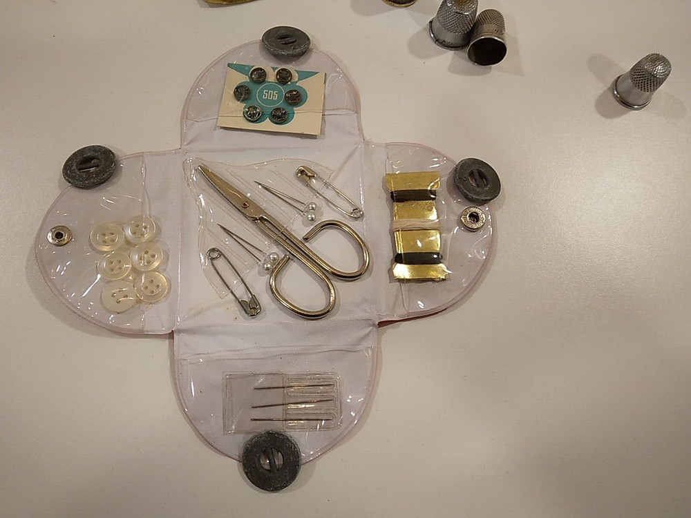ANTIQUE SEWING THIMBLE AND BUTTON LOT