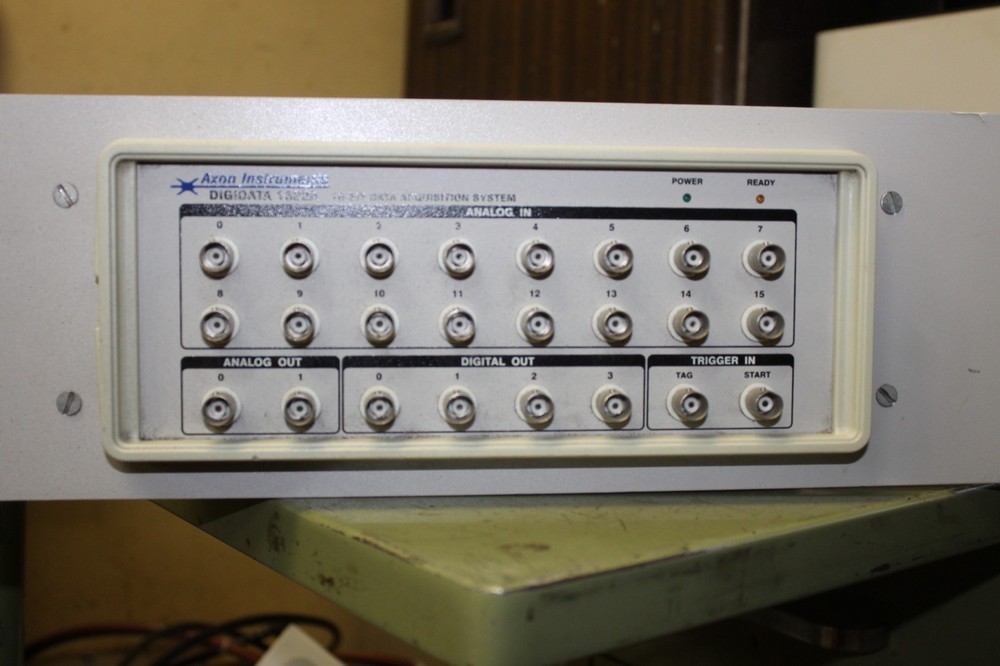 Axon Instruments - Digidata 1322A - 16-Bit Data Acquisition System