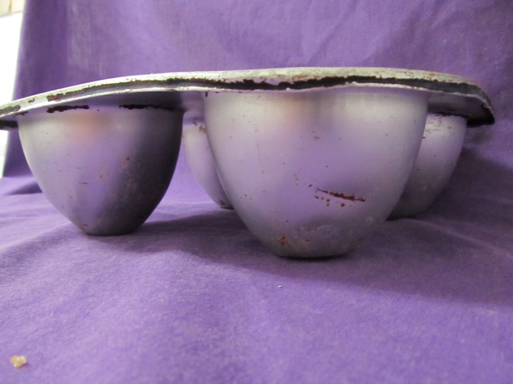 Used Wilton Petite Doll Hills cake pans