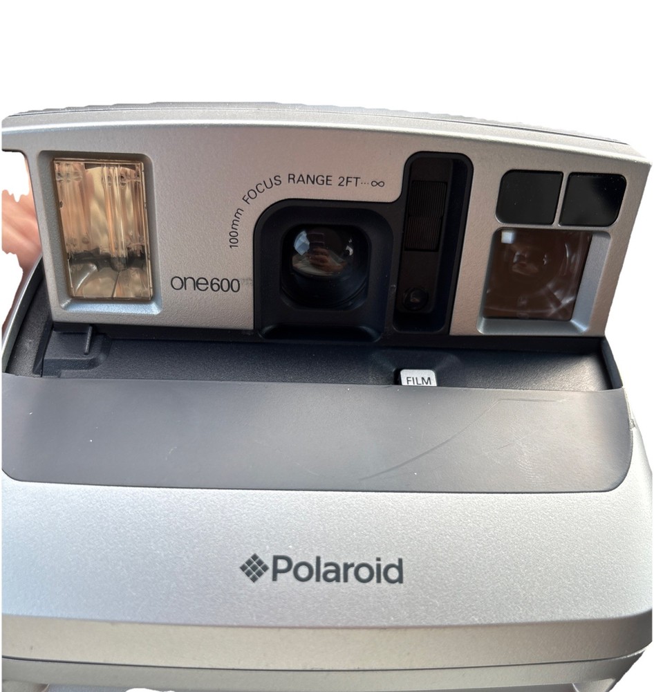 POLAROID One 600 Instant Camera 100mm Focus Range Untested