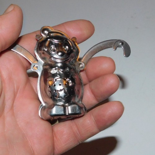 NEAT CLOWN SHAPE TEA STRAINER