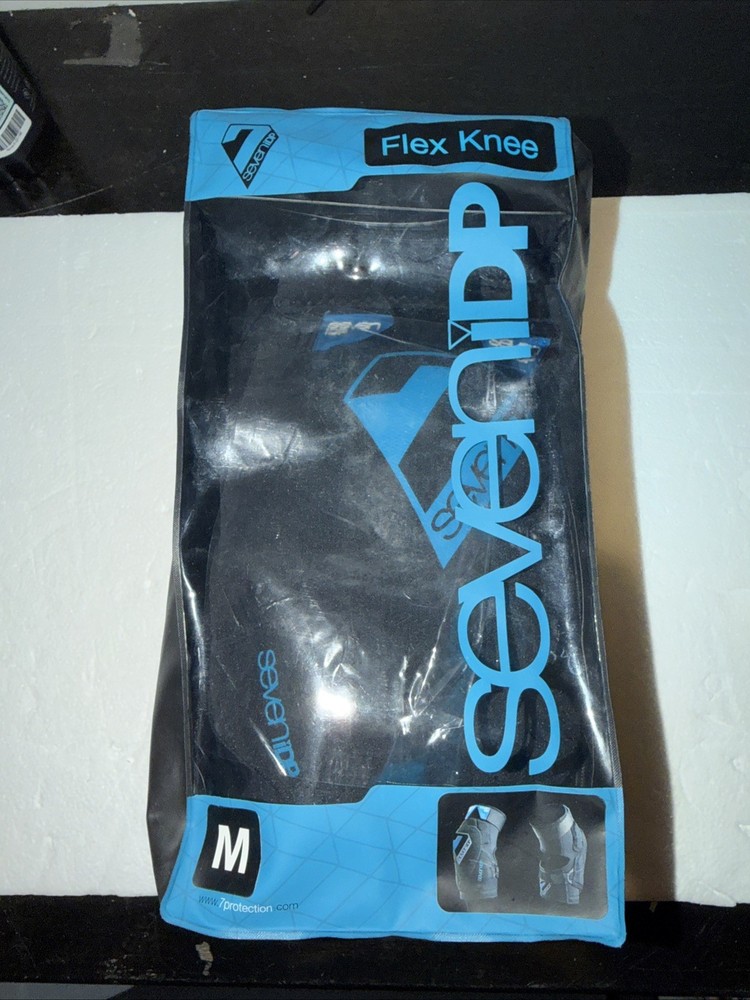 SevenIDP Projection Flex Knee Pads - Medium Size, Black/Grey  NEW