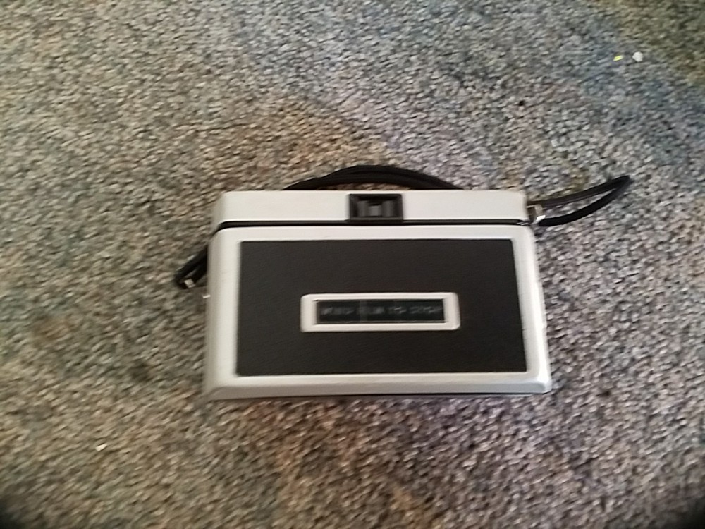 Vintage Kodak Instamatic Camera 100 Case Flashbulbs Untested