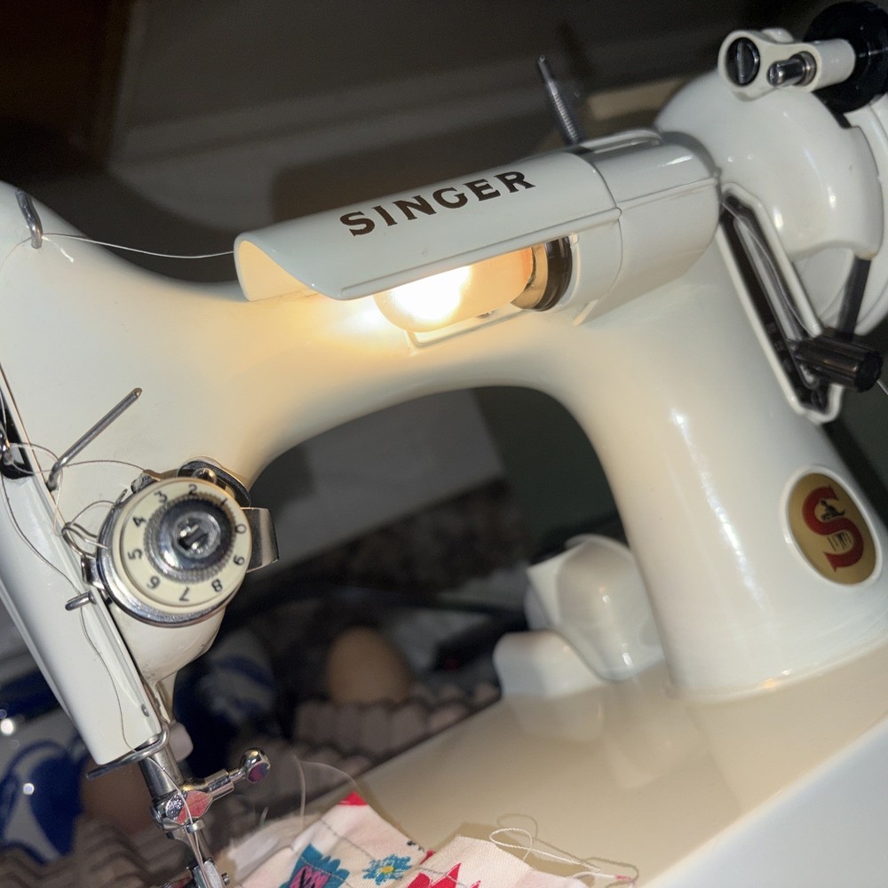 featherweight sewing machine 221 Celery