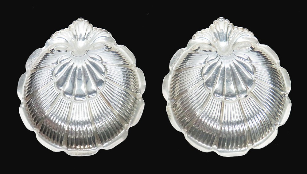 PAIR LUNT STERLING SILVER 2 5/8" SHELL NUT DISHES
