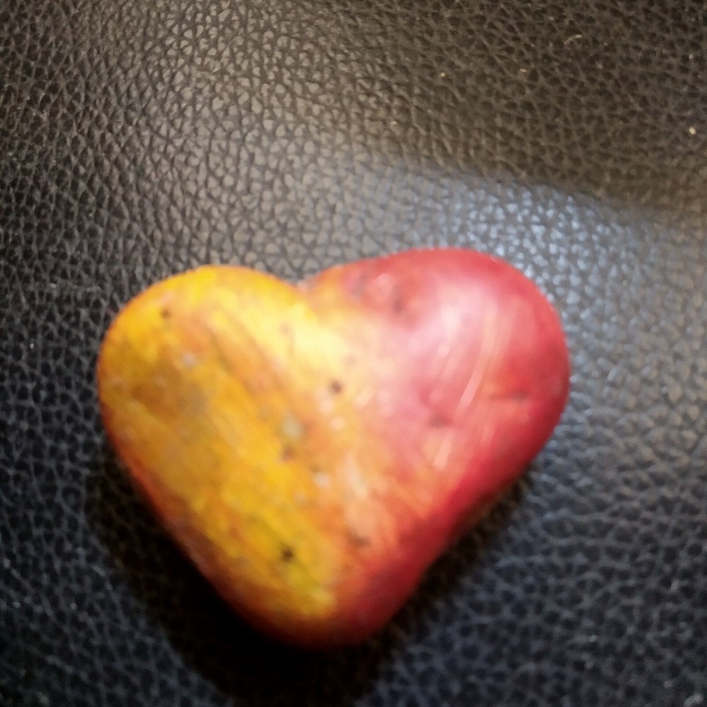 https://ebay.it/usr/faquar-57 YELLOW RED HEART H3CM BASE 4 CM
