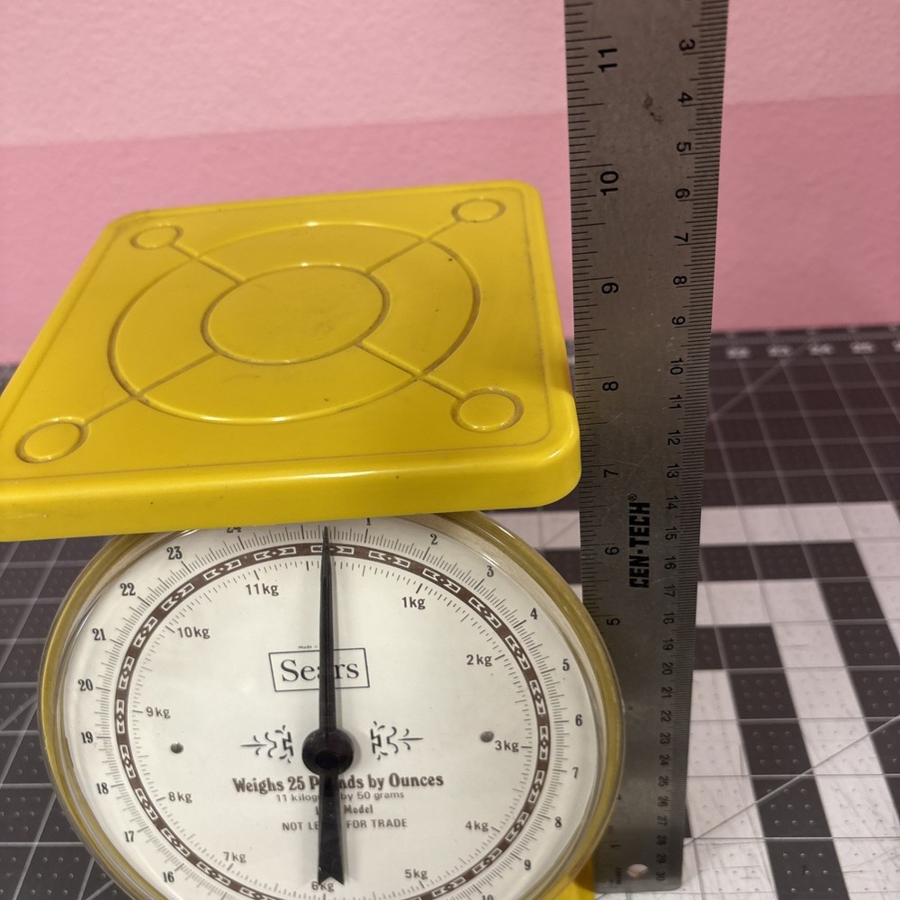 SEARS, Working Kitchen Scale Vintage YELLOW
