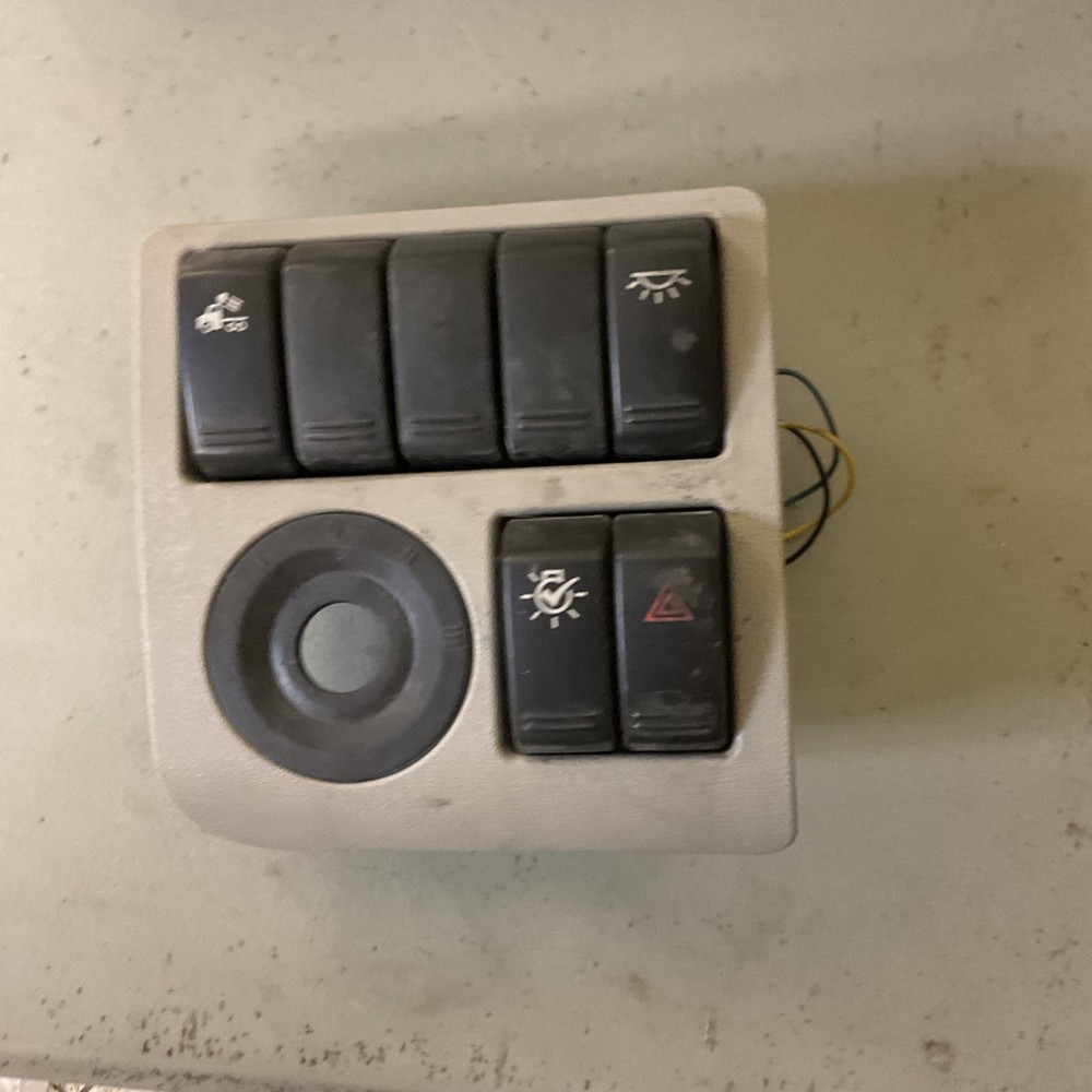 2020 Peterbilt/Paccar 579 Switch Dash Panel S64-6105