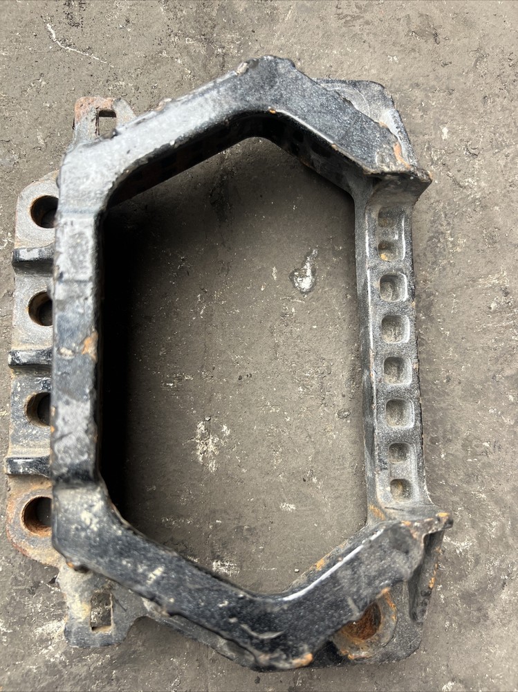 Detroit Diesel DD15 Engine Support Bracket Mount