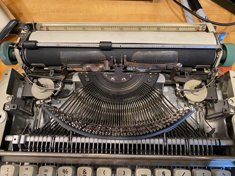 Olympia Splendid 33 Typewriter - German Alphabet Version, With Case