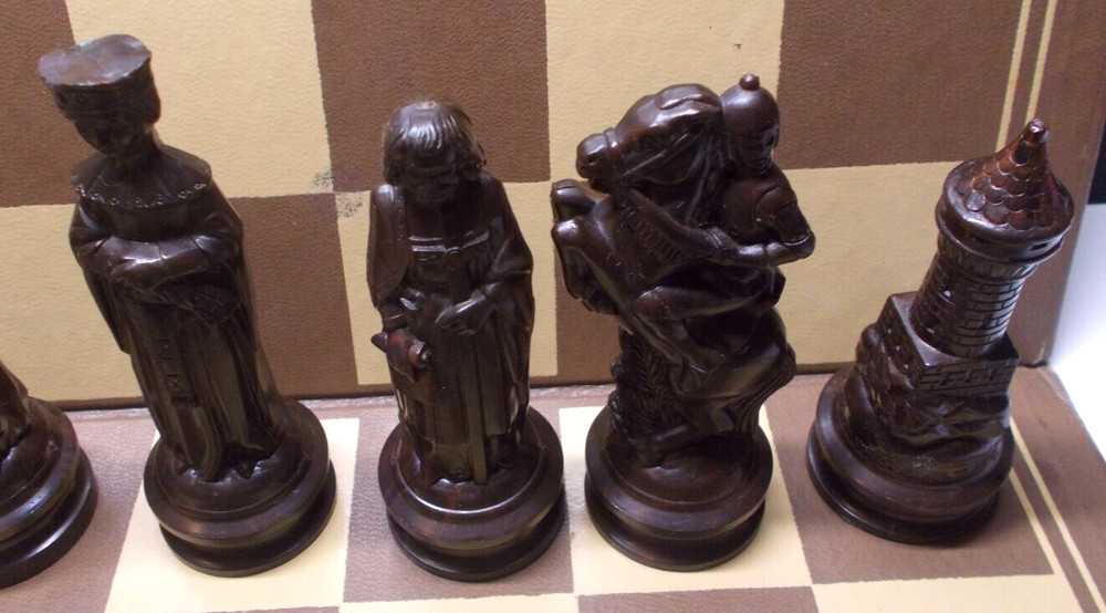 Vintage E. S. Lowe Renaissance Chessmen 1959