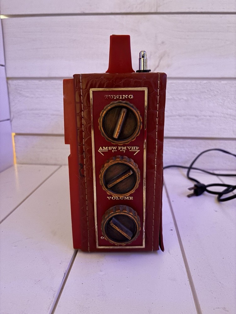 Rare Vintage Commodore Transistorized Solid State Radio Model 601 Powers On READ
