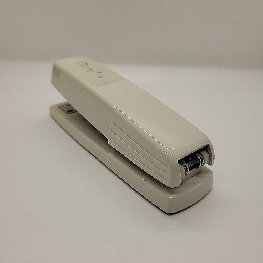 Swingline Model 545 Alabaster Desk Stapler Light Duty Office