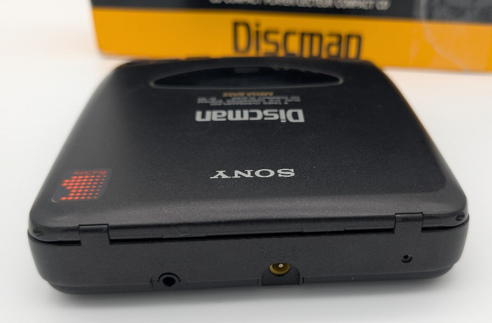 Sony D-33 Discman CD Player with Original Box, AC Adapter, Cable - Nice Unit