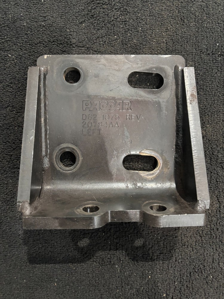 Paccar Rear Engine Mount D62-1075 20784AA Left